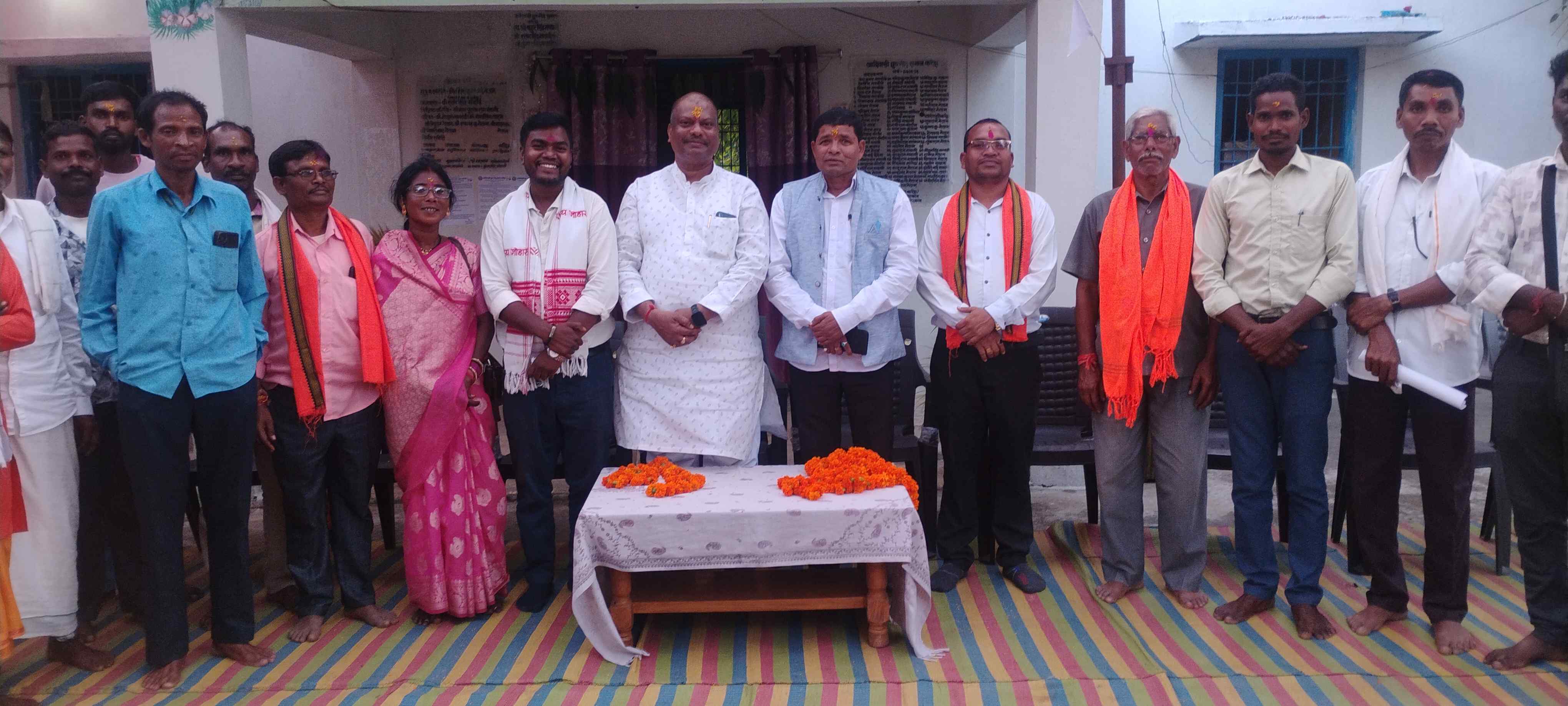 बुढ़ादेव मंदिर में विकास मरकाम ने की पूजा - अर्चना 