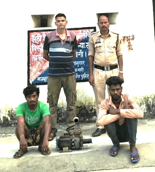     *पिथौरा पुलिस की त्वरित कार्रवाई: टुल्लू पंप चोरी के मामले में दो आरोपी गिरफ्तार।*  