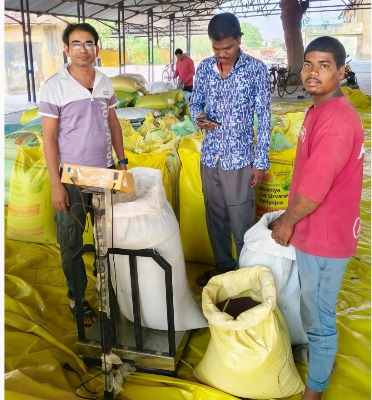 पीएम आशा योजना से चमकी किसान गणेश पटेल की किस्मत, सरसों बेचकर मिला ₹1.08 लाख का लाभ