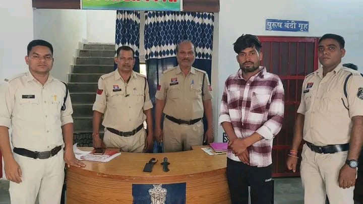 बिलासपुर: मदनपुर बस स्टैंड के पास चाकू दिखाकर लोगों को डराने का आरोप, युवक गिरफ्तार