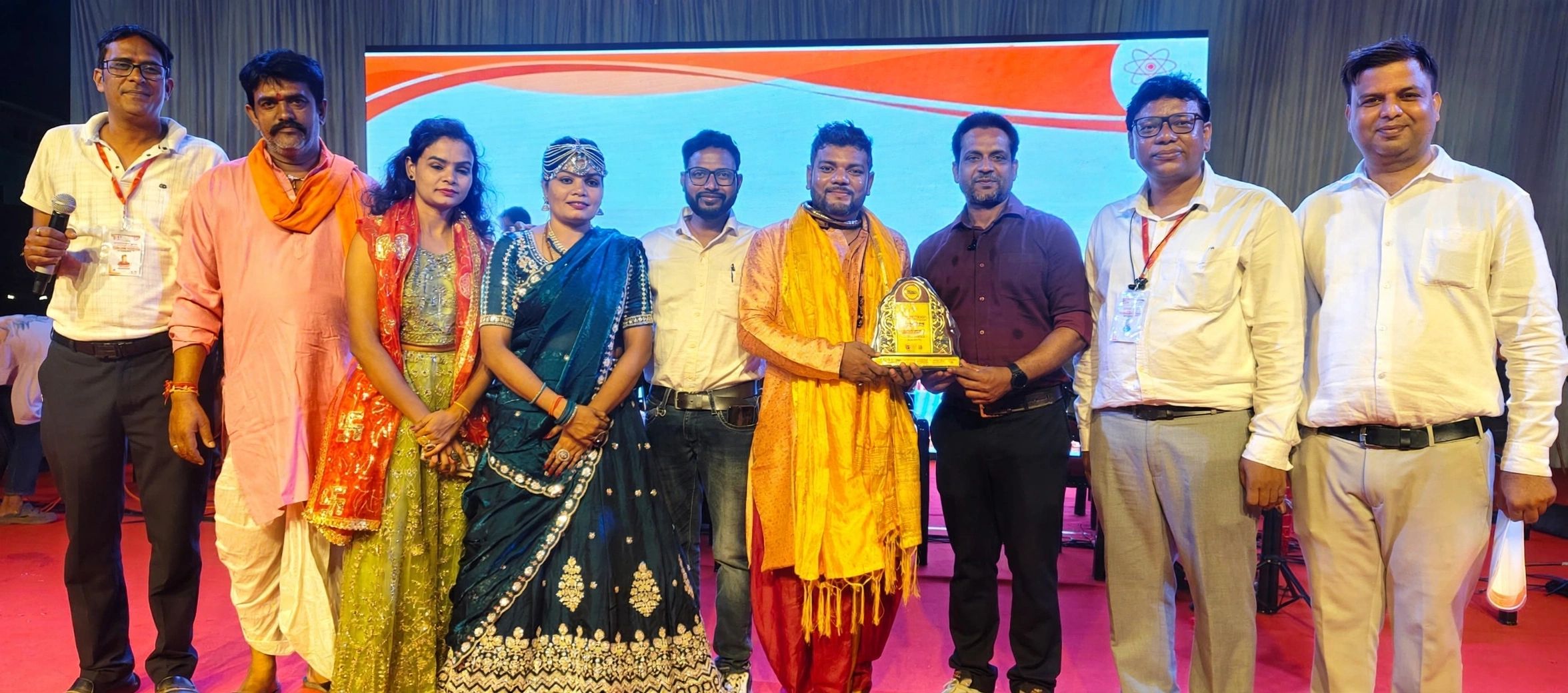 ​स्वदेशी मेले में गूंजा बस्तर का लोकरंग, सिद्धार्थ महाजन के गीतों पर रात तक झूमे हजारों दर्शक