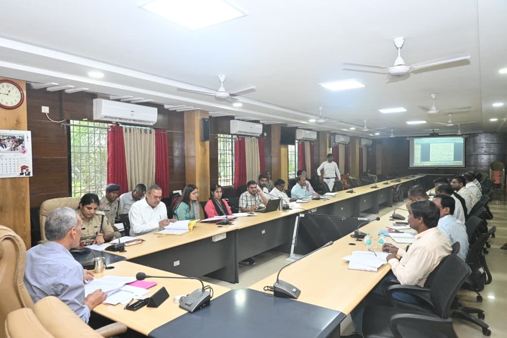जिले में अवैध शराब और मादक पदार्थों पर गंभीरता से करें कार्रवाई कलेक्टर ने ली NCORD, सड़क सुरक्षा और नशामुक्ति की संयुक्त बैठक